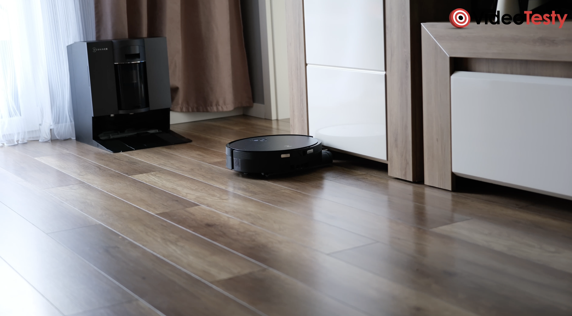 ECOVACS DEEBOT X12 OmniCyclone - sprzątanie