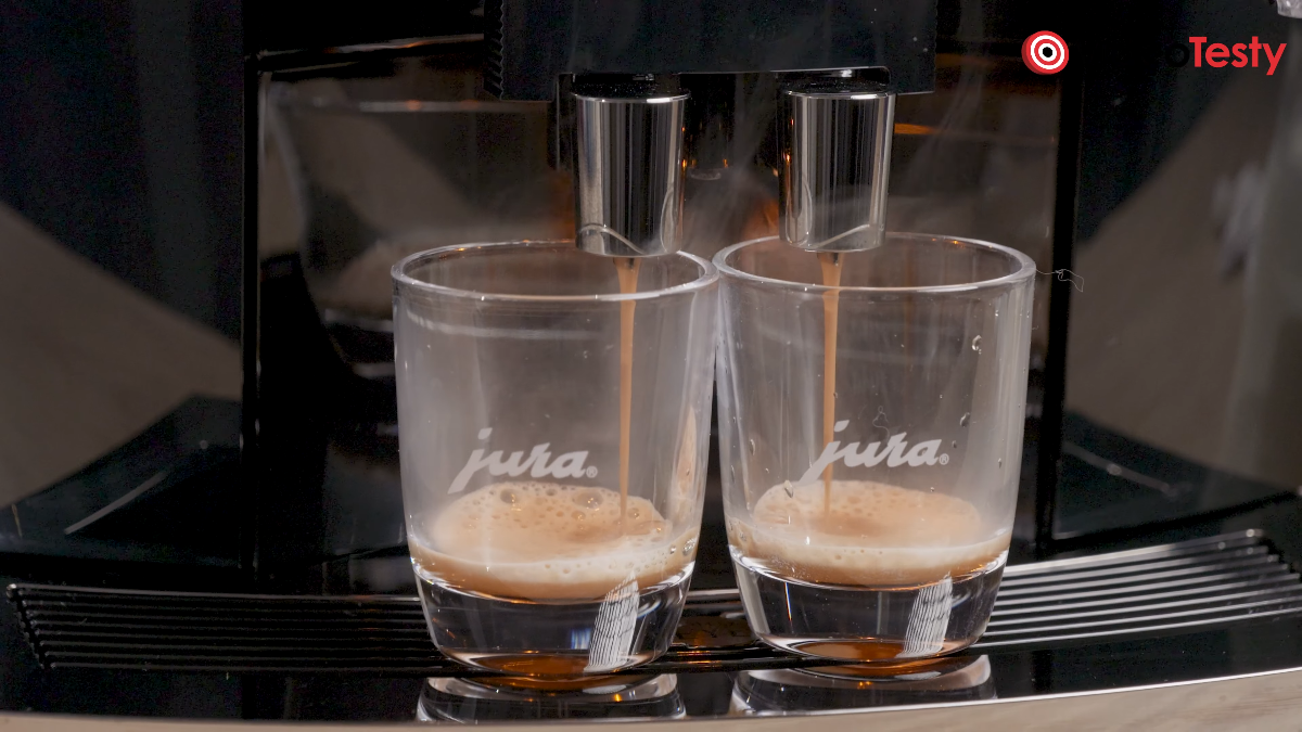 Ekspres Jura J10 przygotowuje dwie kawy naraz