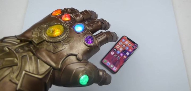 iPhone X vs Infinity Gauntlet - Kolejny niecodzienny test wytrzymałościowy