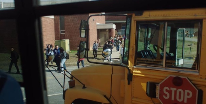 Szkolny autobus jako mobilna sala lekcyjna z Wi-Fi