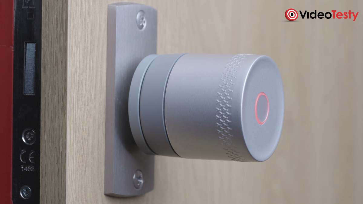 Yale Linus Smart Lock L2 Lite przy ryglowaniu