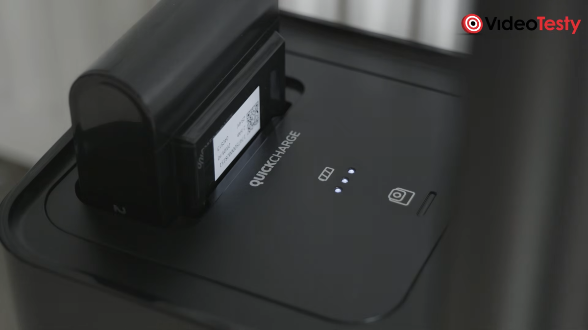 Zbliżenie na stację do ładowania baterii Quick Charge