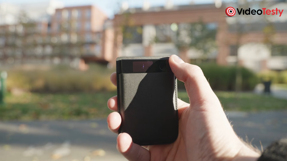 Plaud Note Pro w ręce