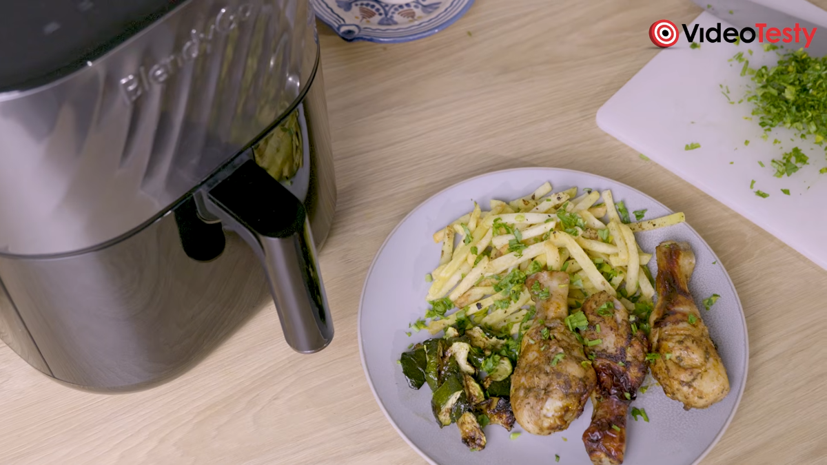 Całe danie koło BlendyGo Air, frytki i kurczak