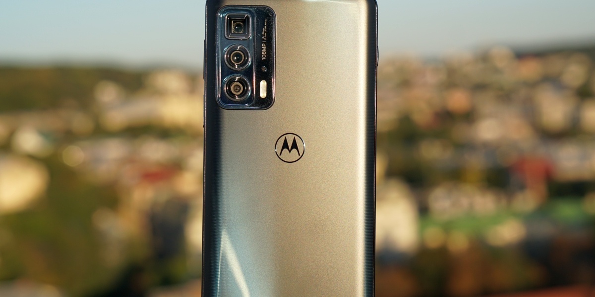 Motorola Edge 20 Pro daje poczucie obcowania z wybrakowanym flagowcem