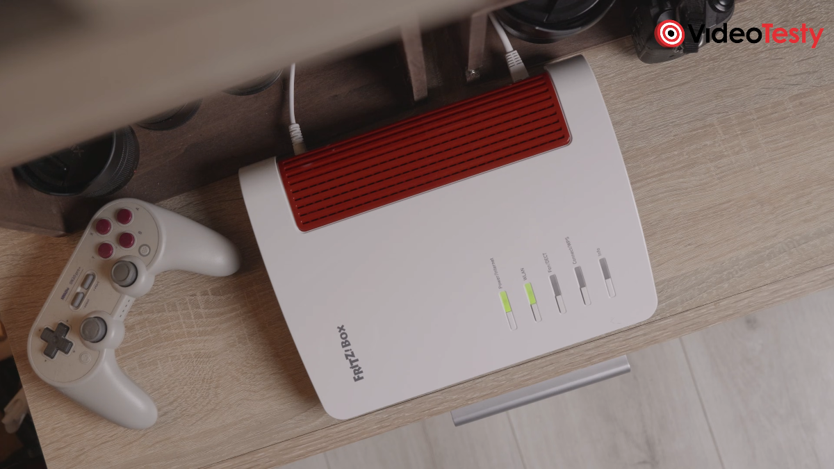 FRITZ!Box 4690 od góry