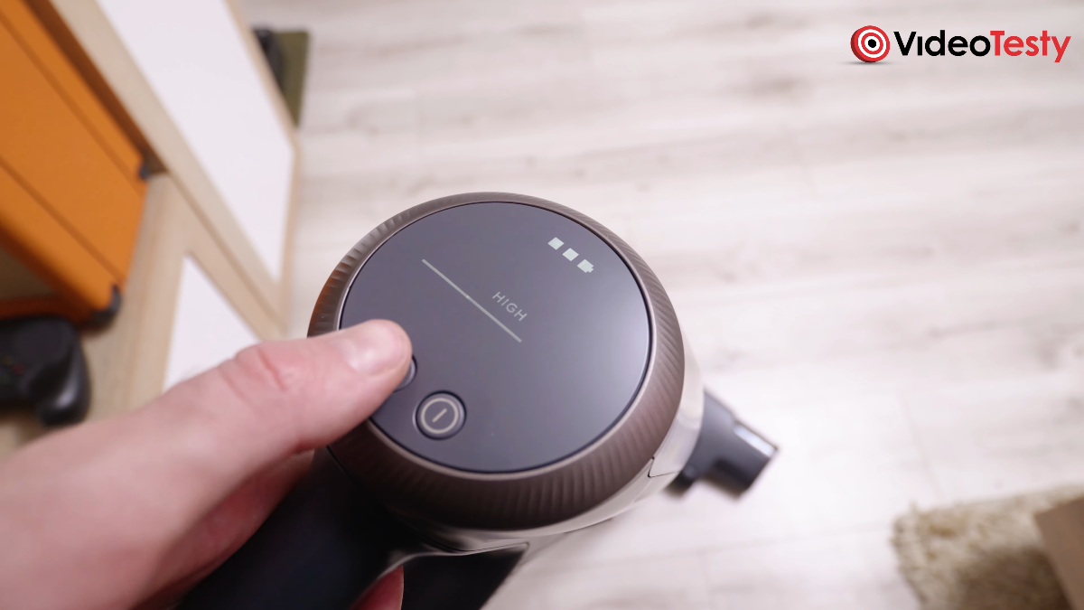 Zbliżenie na wyświetlacz Electrolux Absolute Hygienic 800