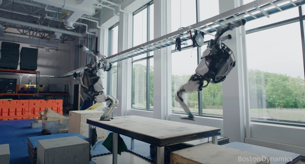 Robot Atlas potrafi zrobić salto