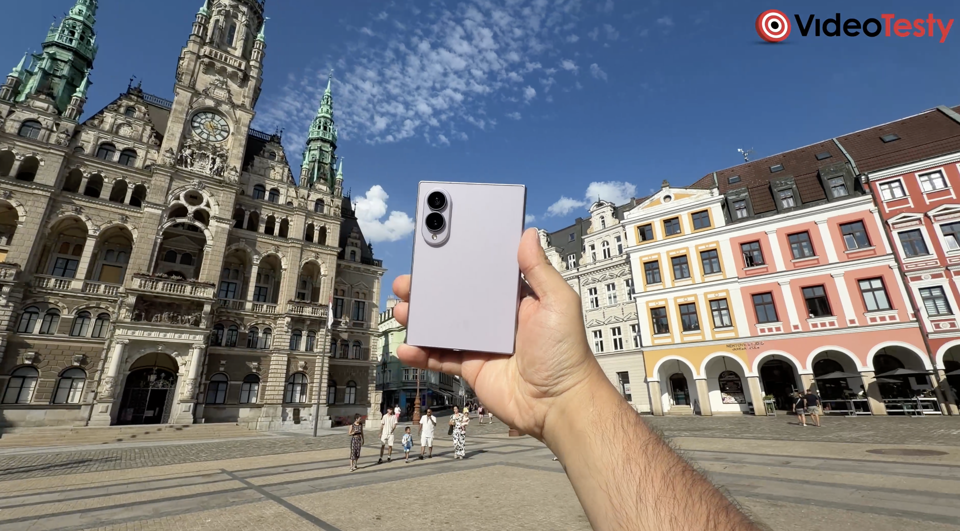 Samsung Galaxy Z Fold8 na urlopie