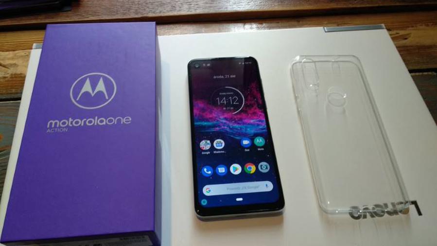 Motorola na start dołączyła silikonowe etui