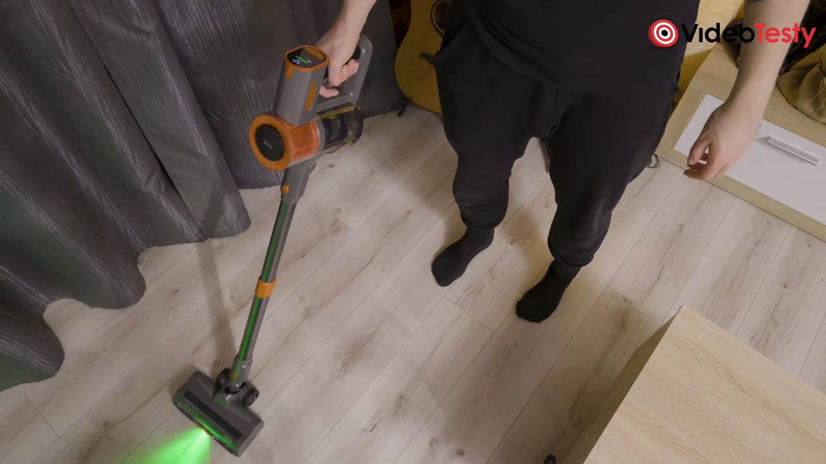 Odkurzanie podłogi twardej przy pomocy JIGOO C200