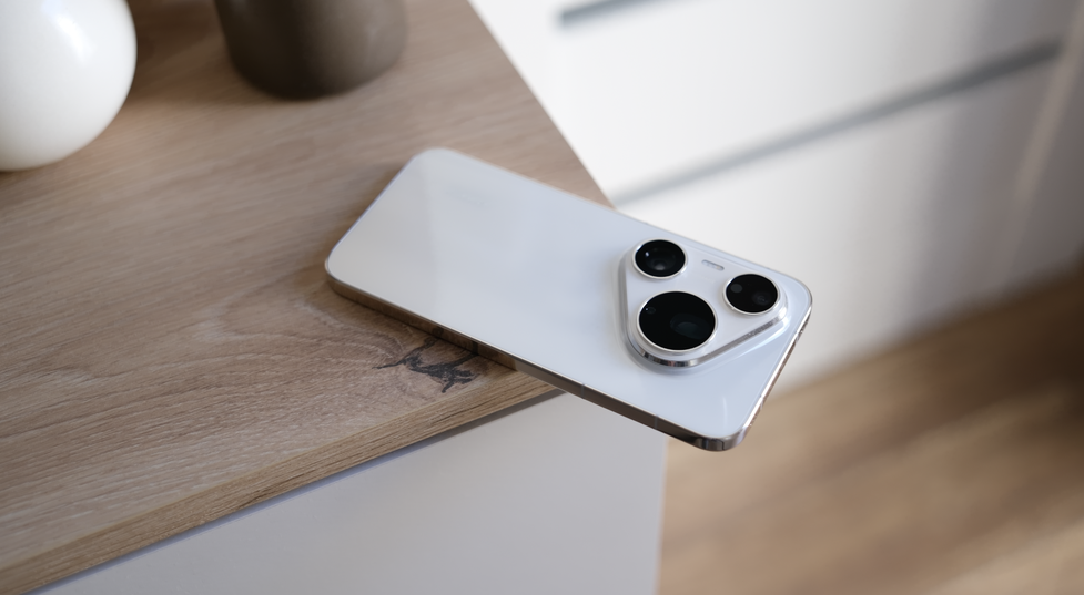 HUAWEI Pura 90s Pro Max z 200 MP teleobiektywem wjeżdża do Polski