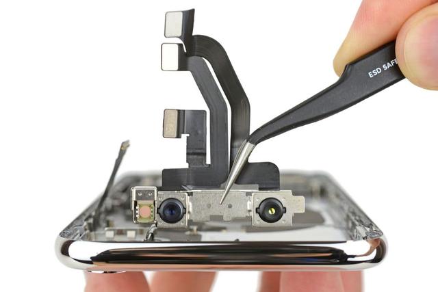 Poznaliśmy Wnętrze Smartfona Apple iPhone X!