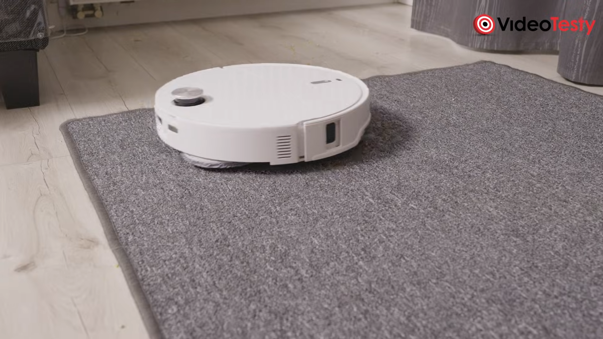 Roborock Qrevo Edge 2 Pro na dywanie