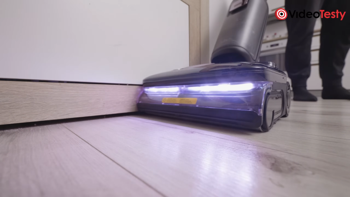 POV sprzątania z Roborock F25 Ultra