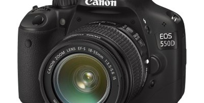Canon EOS 550D – matryca 18 Mpix, filmy HD 1080p, czułość ISO 6400