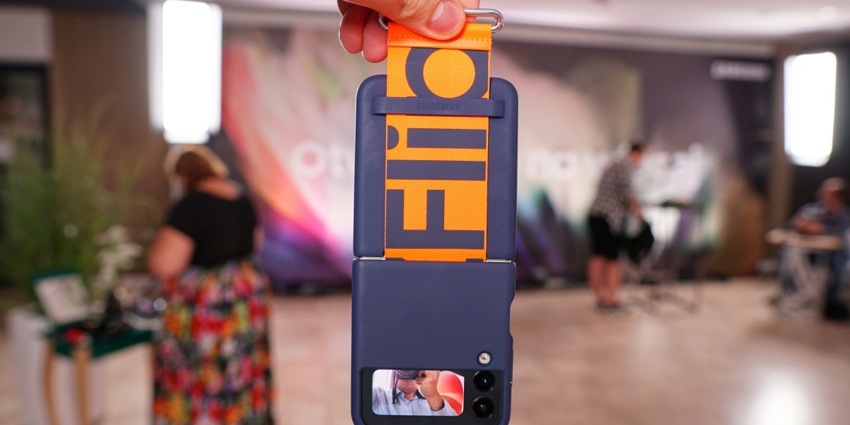 Ciekawe etui do Samsunga Galaxy Z Fold 3