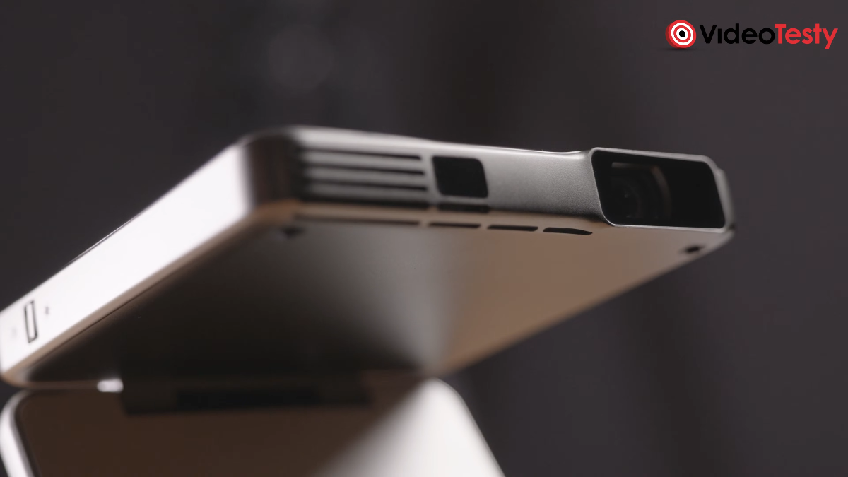 Zbliżenie na projektor Aurzen Zip Tri-Fold