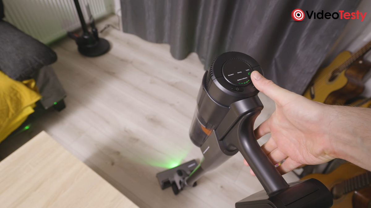 Problem z ergonomią w UWANT V600. Kciukiem nie da się prawie dosięgnąć przycisków