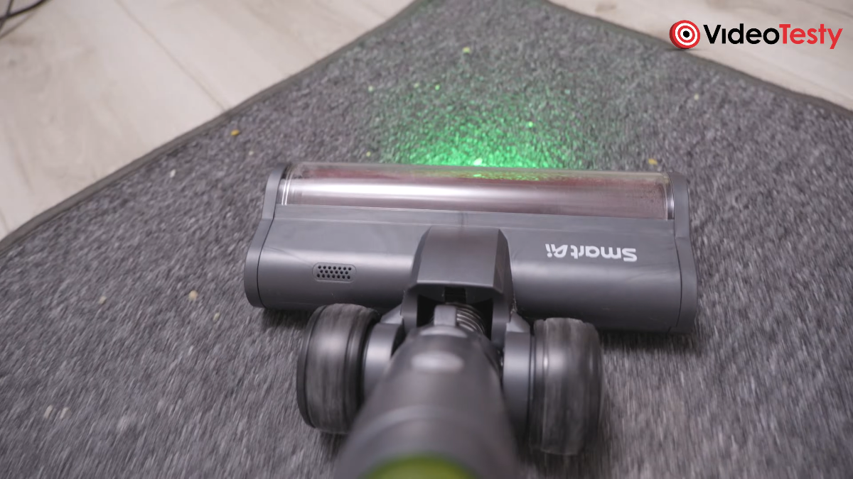 POV sprzątanie SmartAI V6 dywanu