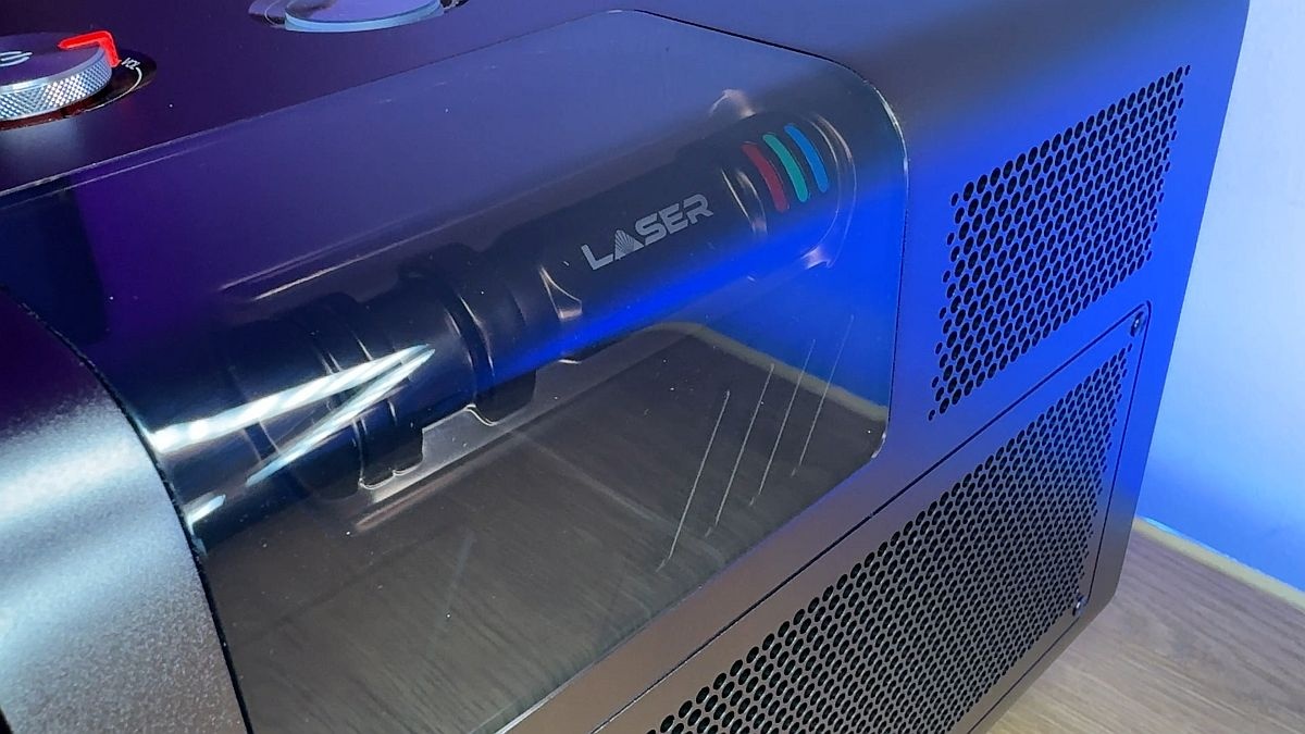 recenzja projektora Hisense XR10