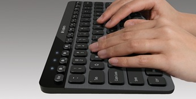 Nowa klawiatura Logitech Bluetooth Illuminated Keyboard K810  wspiera wielozadaniowość  