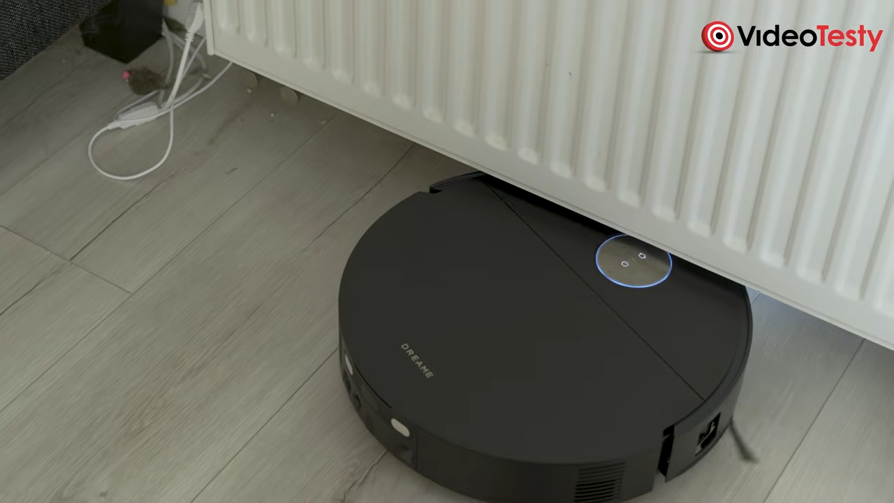 Dreame X60 Ultra pod białym kaloryferem