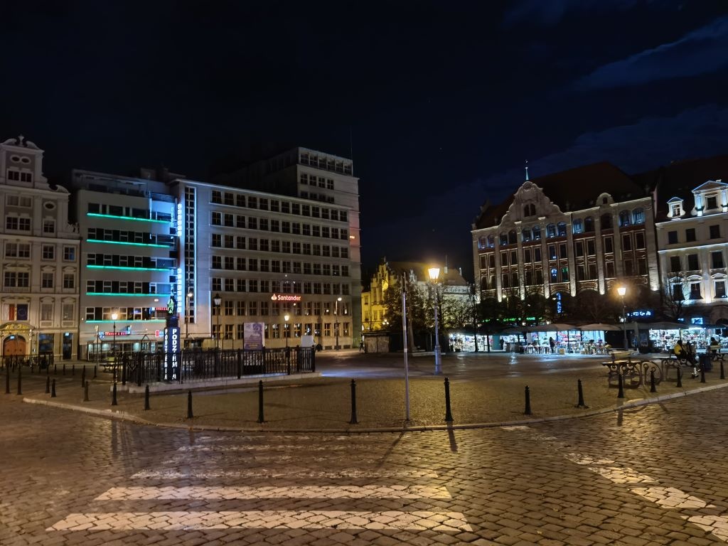 Zdjęcie w trybie AI - budynek