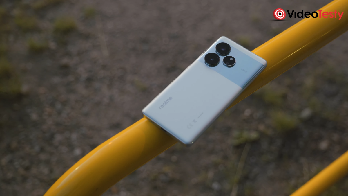 Realme GT 6 na barierce