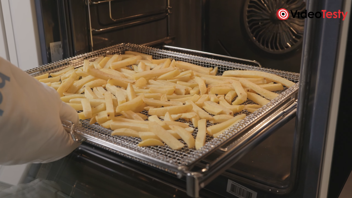 Przygotowane frytki w Beko XBCBISA17600KSBSW