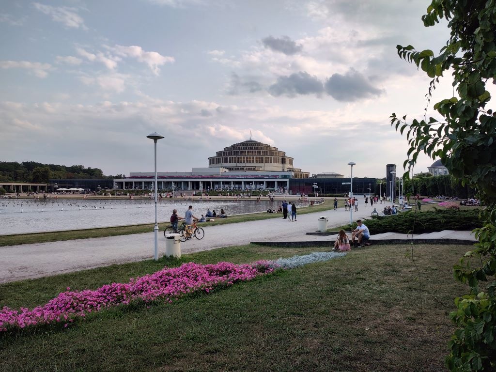 Główny obiektyw w słabszym świetle
