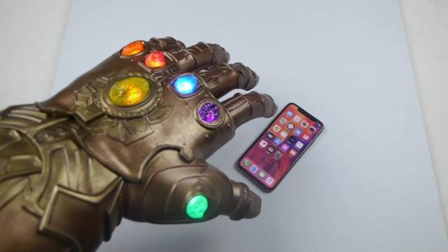 iPhone X vs Infinity Gauntlet - Kolejny niecodzienny test wytrzymałościowy