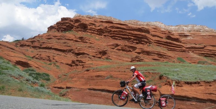 Ekspedycja rowerowa po Australii z HTC U11