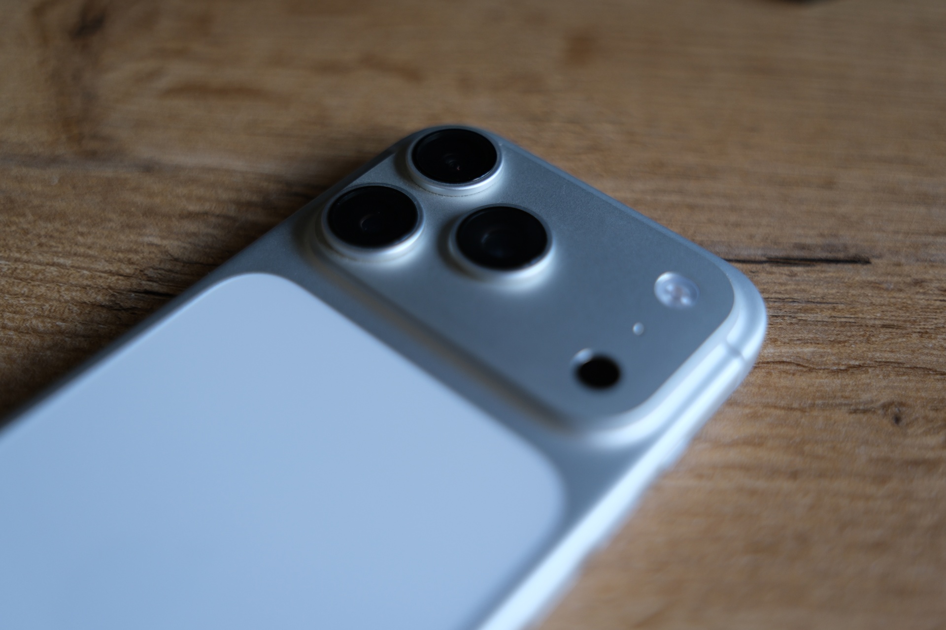 Insta360 Luna Ultra vs iPhone 17 Pro