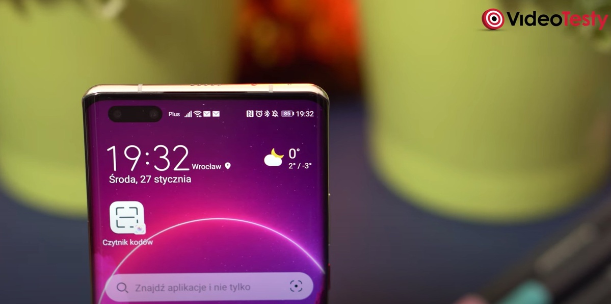 Ekran Huawei Mate 40 Pro ma nie tak małe ramki i spore wcięcie
