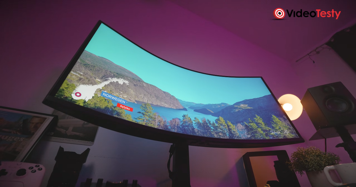 Samsung Odyssey G75F 40" widziany od dołu na fioletowym tle