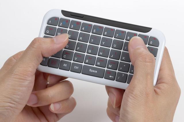 Genius Mini LuxePad - Filigranowa Klawiatura Do Urządzeń Apple