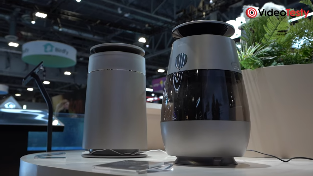 Widok od spodu na szary oczyszczacz Dreame AP10