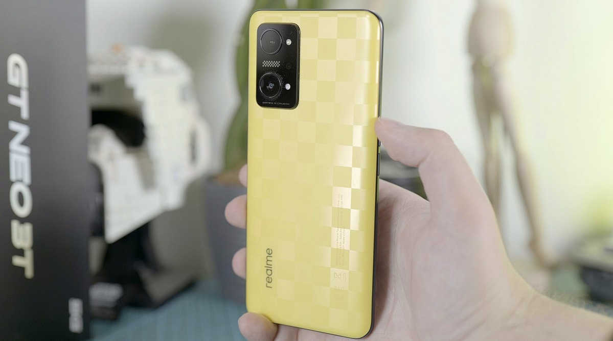 realme GT Neo 3T nie błyszczy jakością wykonania