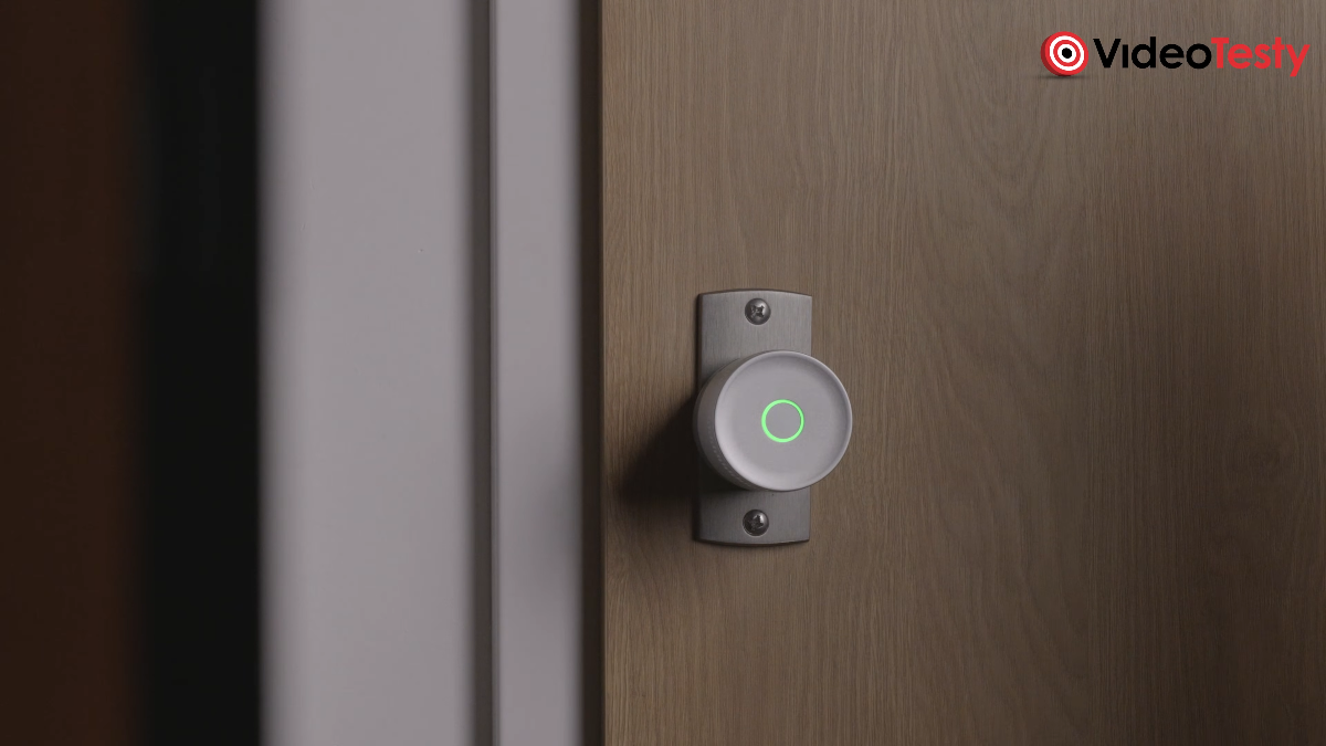 Drzwi z założonym Yale Linus Smart Lock L2 Lite