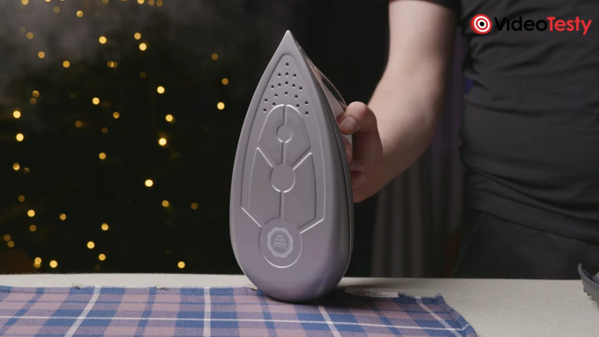 Widok na spód żelazka Polti La Vaporella XT120C