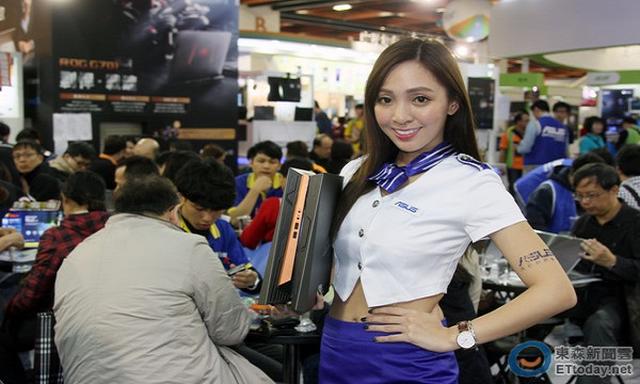 Mały Ale Wariat - ASUS Prezentuje Model ROG GR8 II