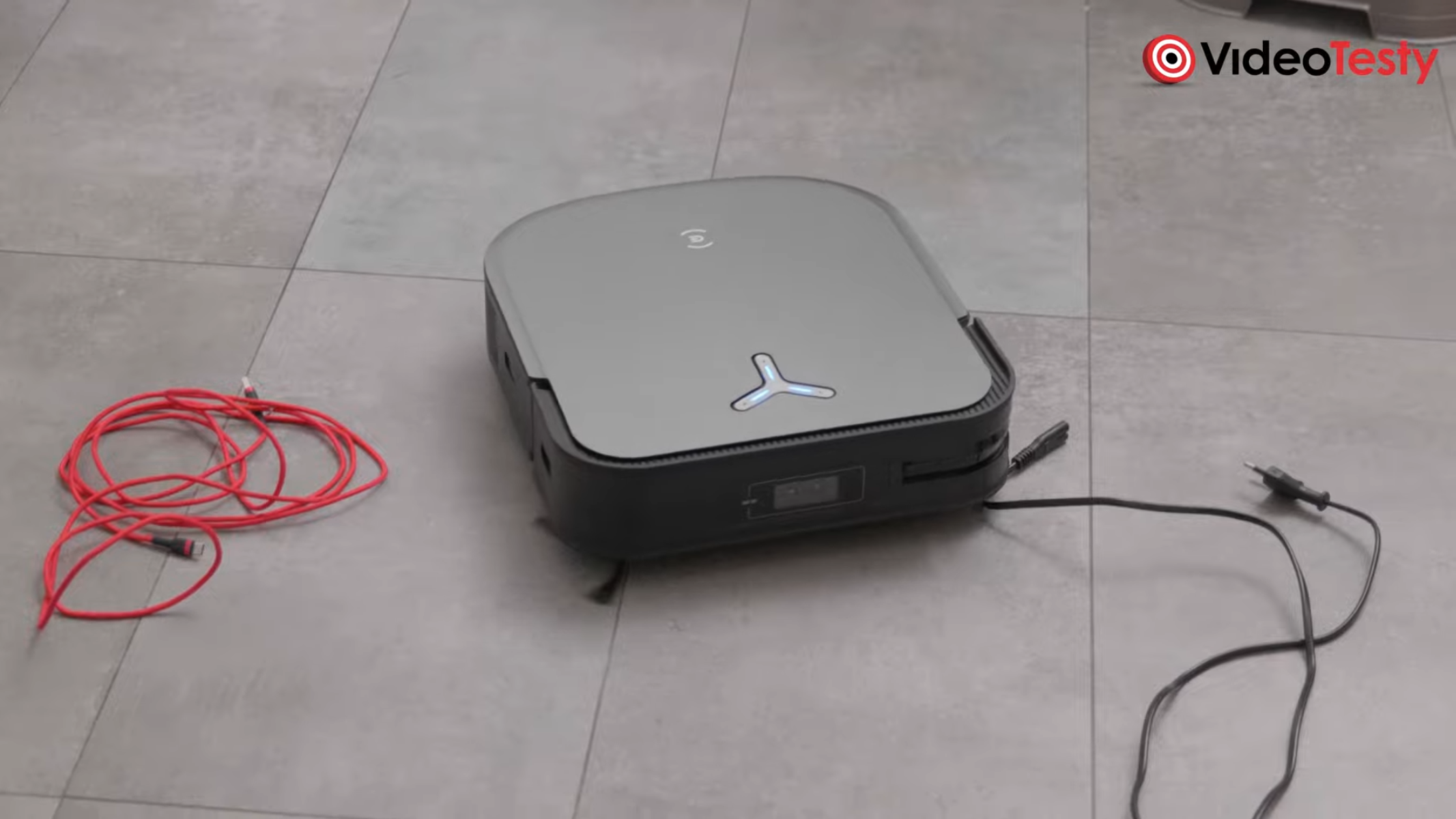 Ecovacs Omni X2 między kablami