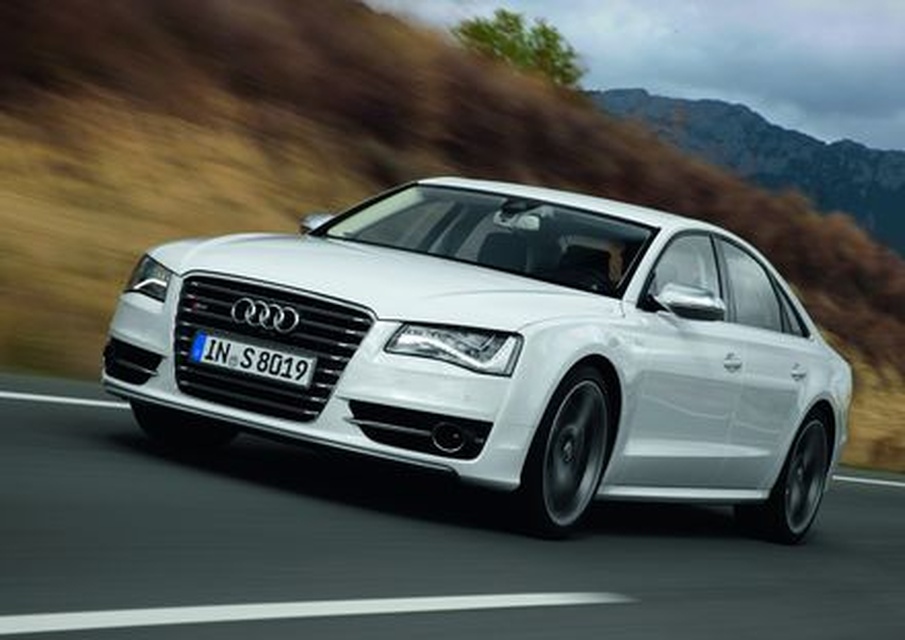 Audi S8 Samochodem Roku Playboya 2012 w kategorii „Luksus i Sport” 