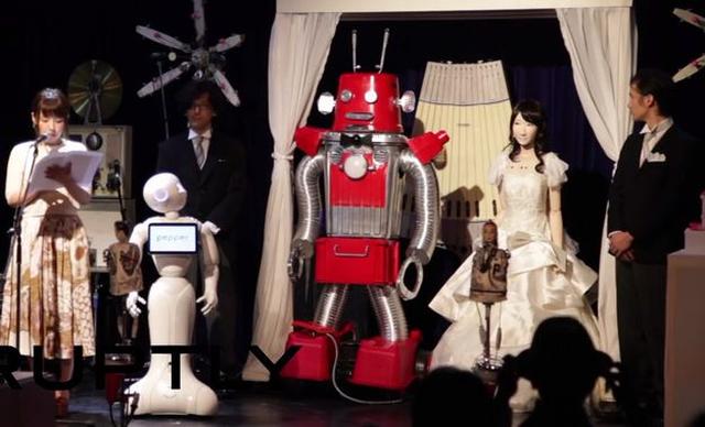 Absurd w Japonii - Roboty Wzięły Ślub