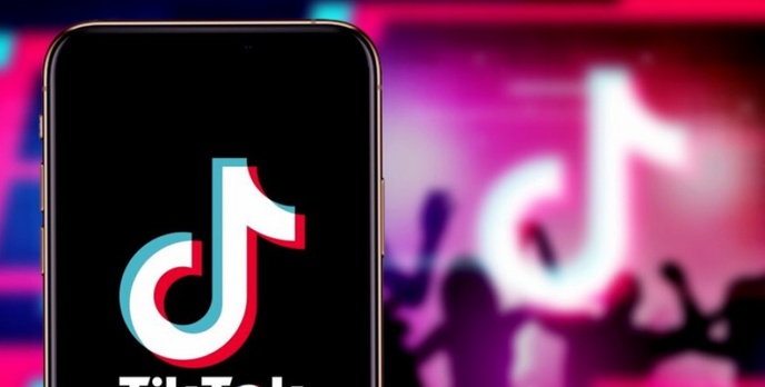 TikTok przyłapany na wykradaniu danych użytkowników