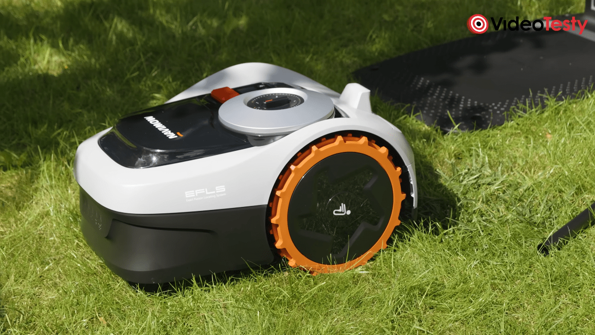 Segway Navimow i105E na trawniku