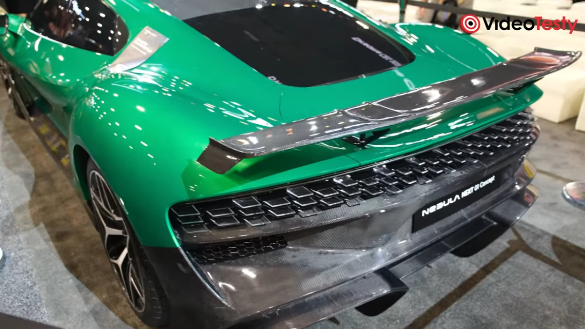 Tył zielonego auta Dreame Nebula 1