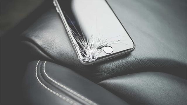 iPhone uszkodzony po wymianie ekranu - Szykuje się kolejna afera!