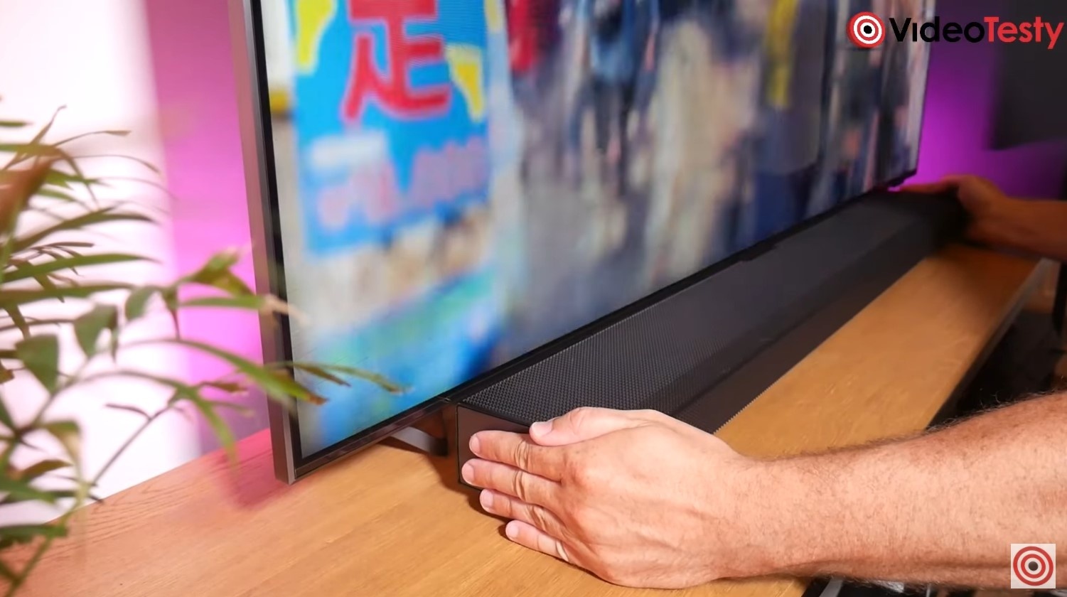 SAMSUNG Q55QN91A miejsce na postawienie soundbara